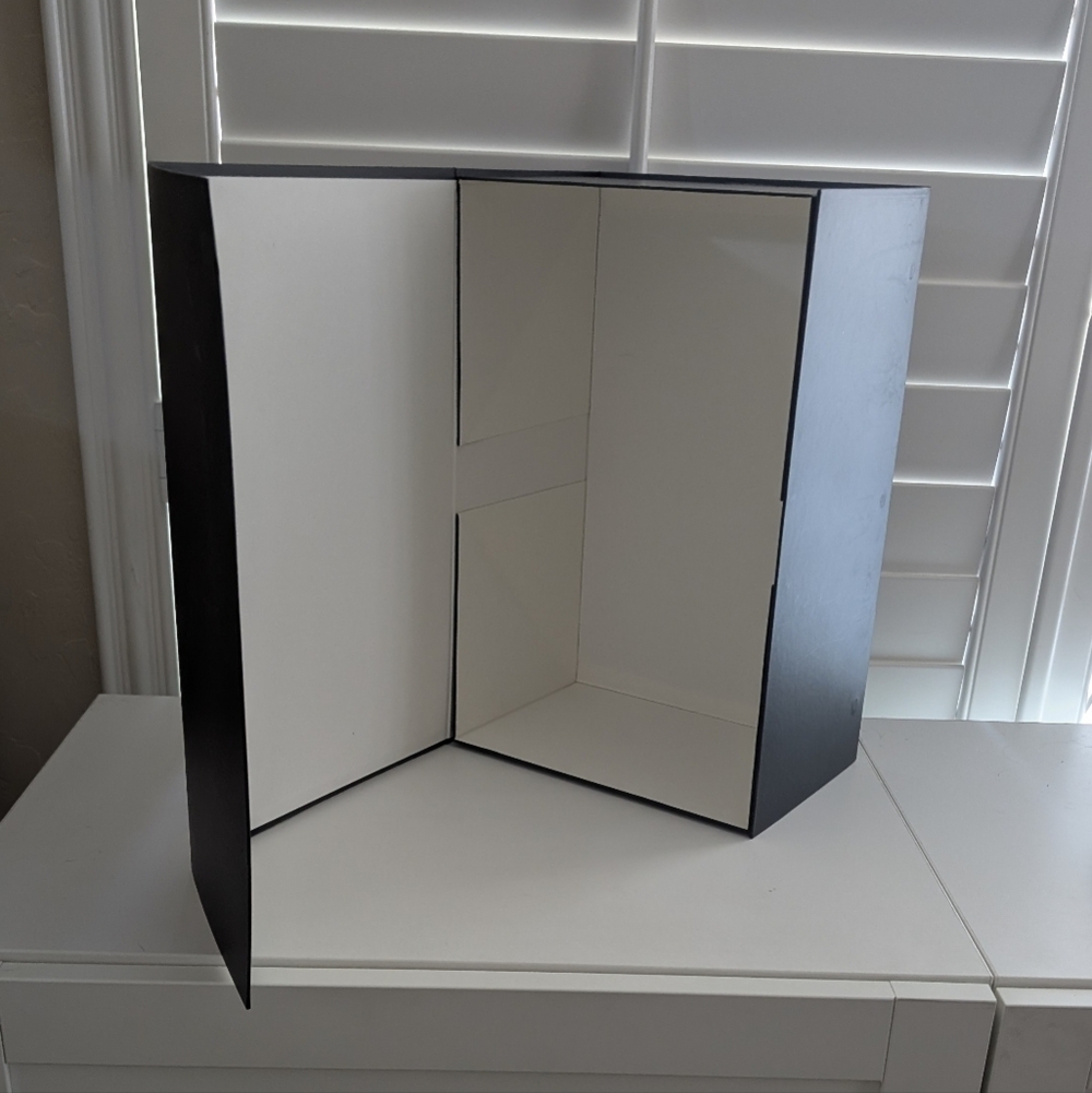 Gucci Magnetic Closure Box 15.5x10x7 Inches - Picture 7 of 7